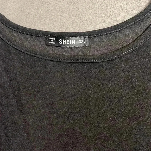 👗Bundle 5/$25👗 NWOT Black Dressy Tank.  Beautiful cutout design on bottom. - Picture 3 of 4